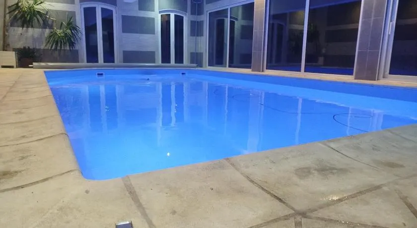 Gîte "fils de laine" Piscine chauffée interieure et Sauna ouverts toute l'année - Image 1