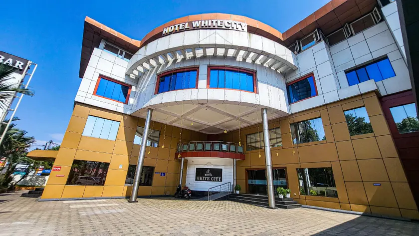 Hotel White City - Image 1