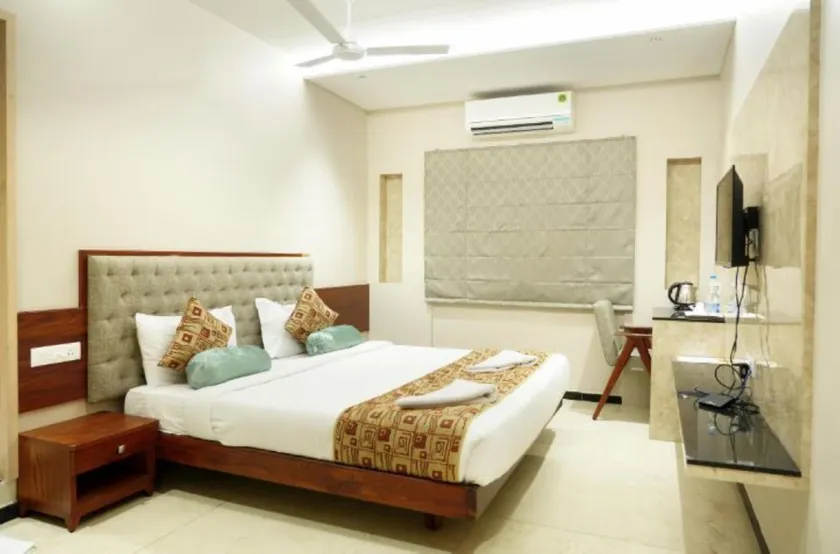 HOTEL LUMBINIS GRAND - Image 1