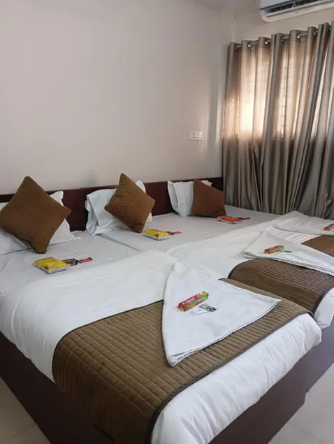 Hotel Maharaja Path - Image 1
