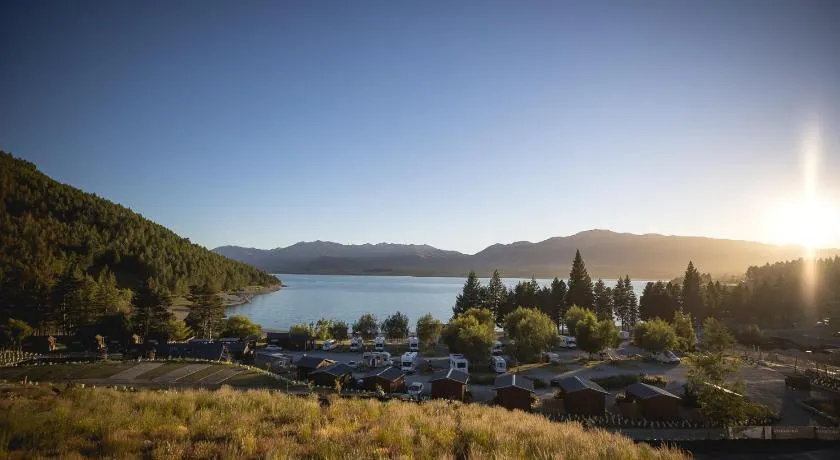 Lakes Edge Holiday Park - Image 1