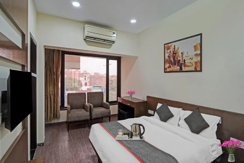 Collection O Hotel Royal Regency - Image 1