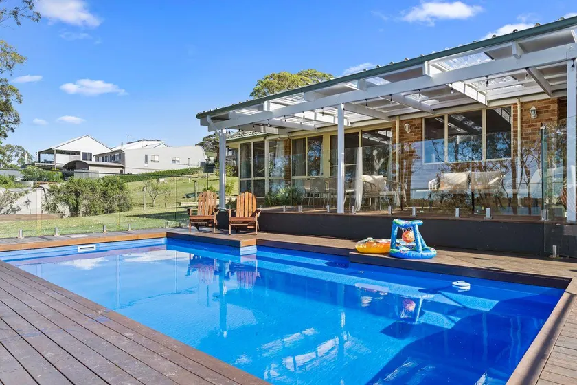 Waterfront Paradise Lodge Brightwaters - Image 1
