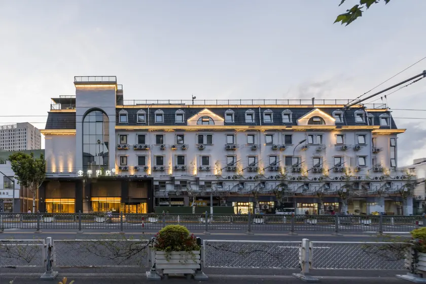 Ji Hotel Shanghai Longchang Road Metro Station - Image 1