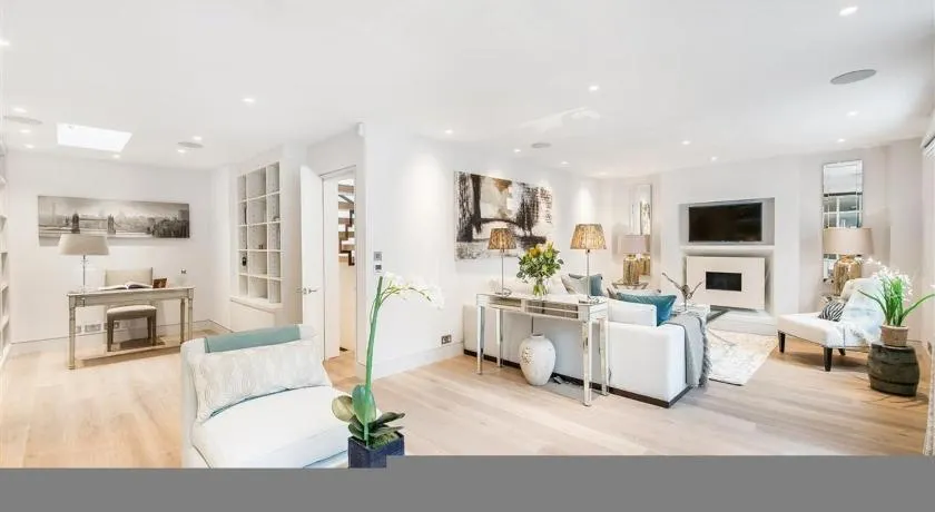 Pavilion Road Mews House - 4 bed - Image 1