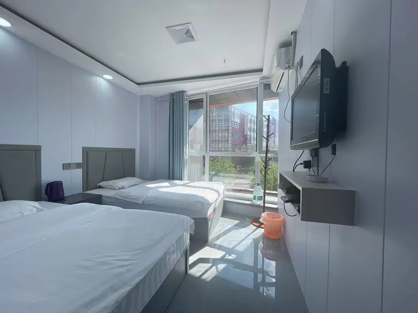 Yude Road Business Hotel - Image 1