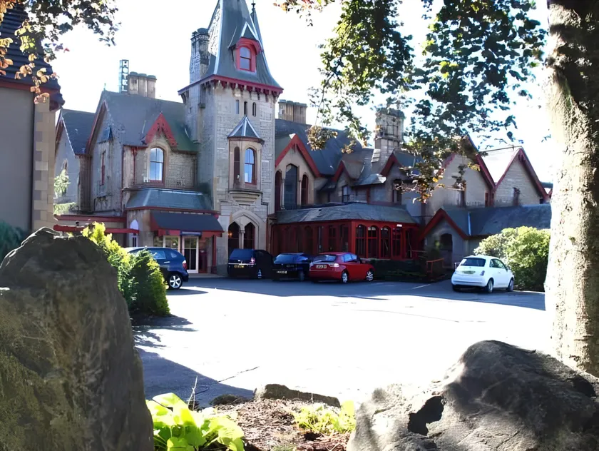 Pitlochry Dundarach Hotel - Image 1