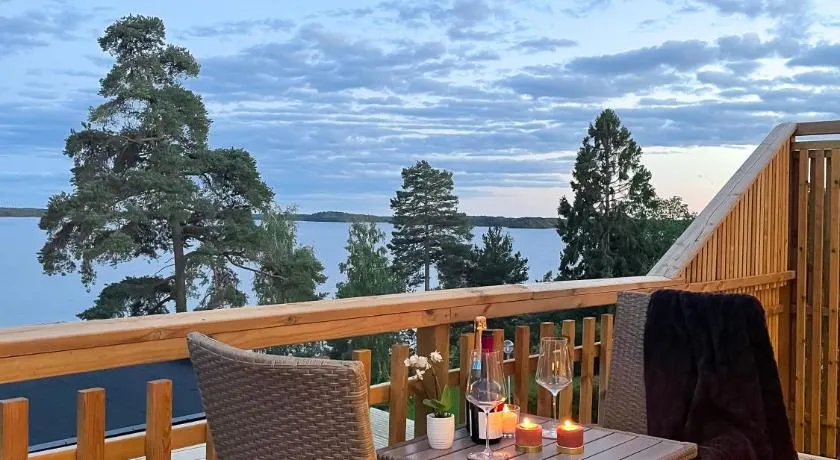 Lakefront Villa with Private Dock and Sunset Views - Image 1