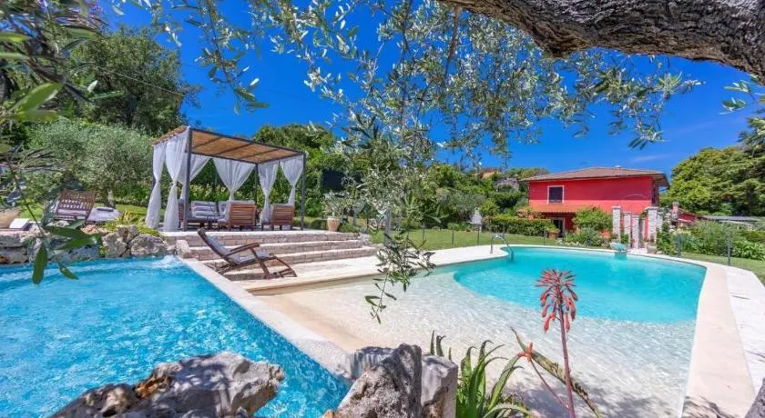 La Casa Fra gli Ulivi luxury apartments with pool near Cinque Terre and Tuscany - Image 1