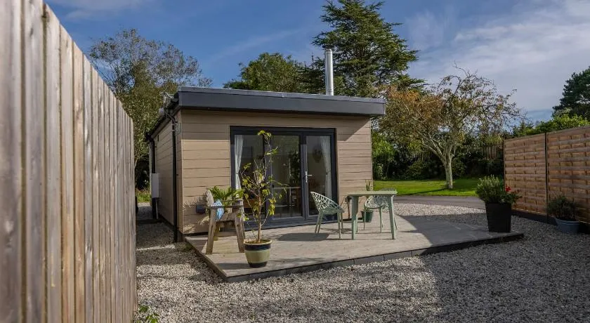 Olverstone Lodge, a beautiful Cornish lodge with wood burner & garden - Image 1