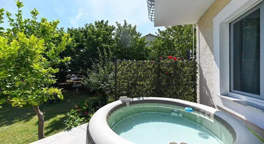 Apartmani Dolores - Image 1