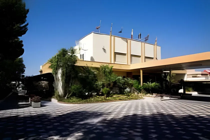 Hotel Villa - Image 1