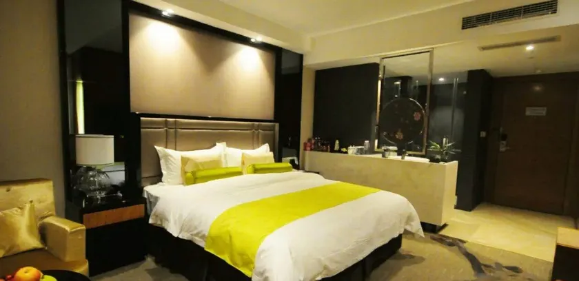 Weishang Hotel (Xichang Moon Lake Park) - Image 1