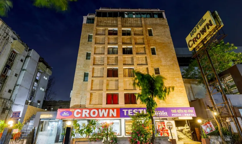 Hotel Crown - Image 1