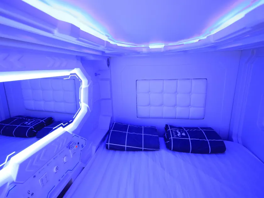 Spacepod@hive - Image 1