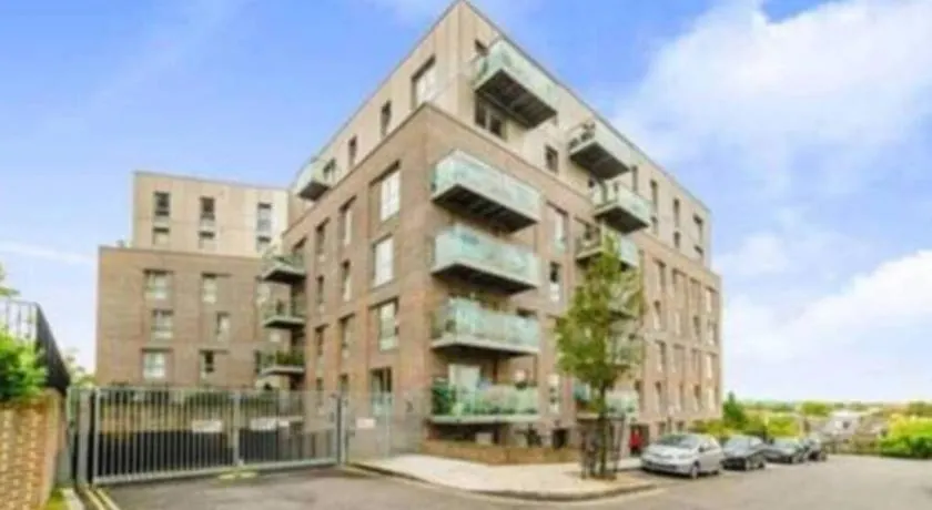 Luxury 2 bedroom apartment in Central London with free Parking - Image 1