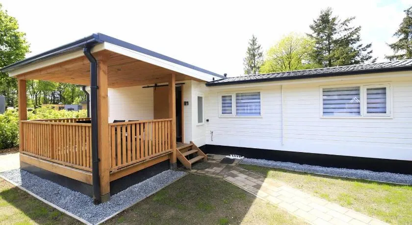 Zeer ruim 6-persoons vakantiehuis met overdekte veranda - Image 1