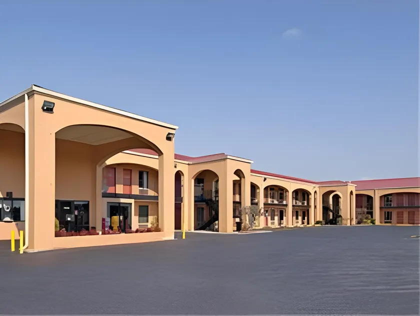 HomeLodge Newnan - Image 1