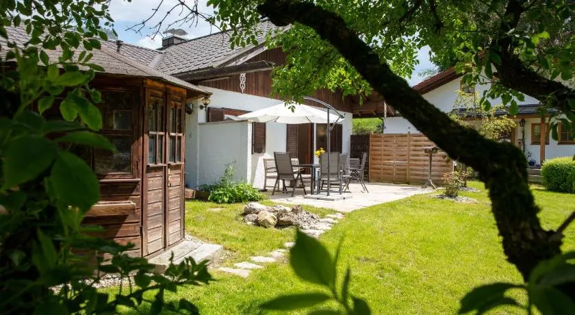Ganzes Haus mit großem Garten und eigener Sauna - Image 1