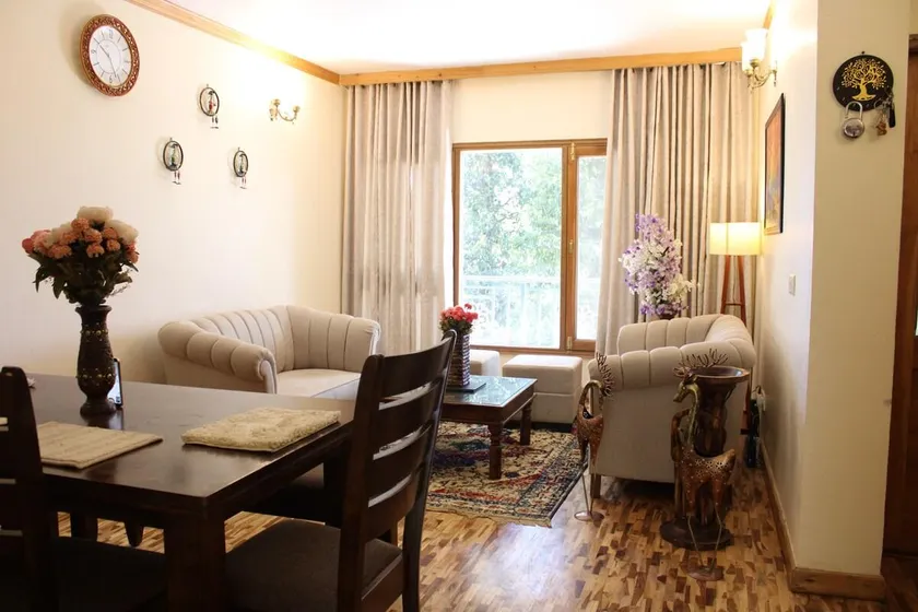Alpine haven Luxury spacious 2BHK Flat in Mashobra - Image 1