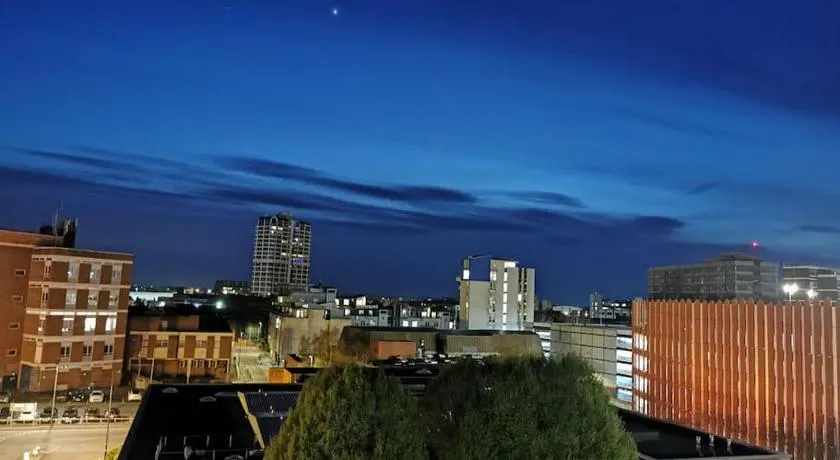 Paramount city view - Image 1