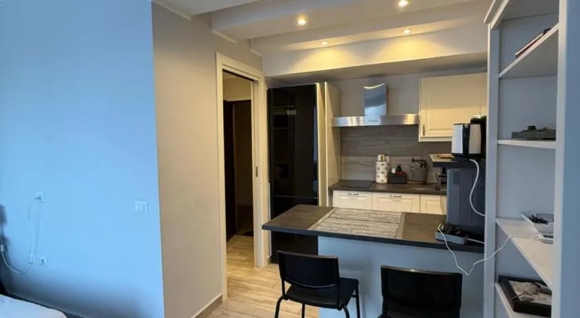 Vista Lago - Image 1