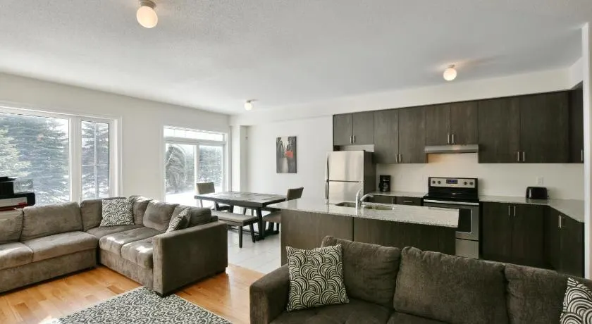 New Blue Mountain Village Snowbridge Executive Townhome Sleeps 10 with Outdoor Pool and Shuttle - Image 1