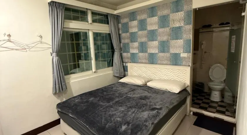 Peacock hotel - Image 1