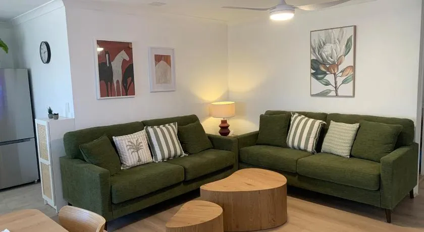 Fresh & fabulous 4 bedroom villa - walk to Curtin University - Image 1
