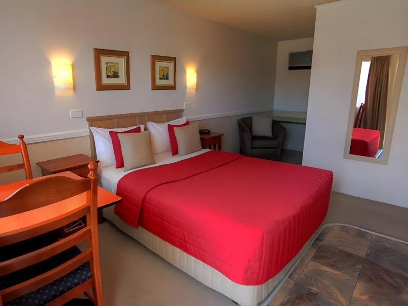Apple & Grape Motel - Image 1