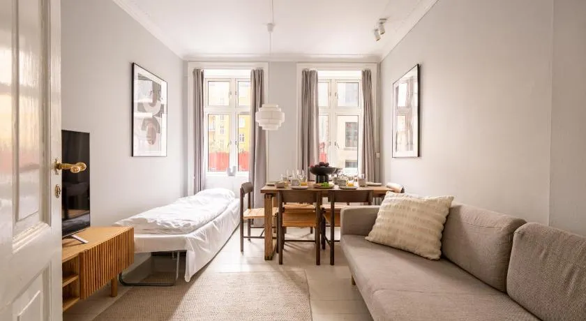 Amazing Apartment in Urban Neighborhood - Image 1