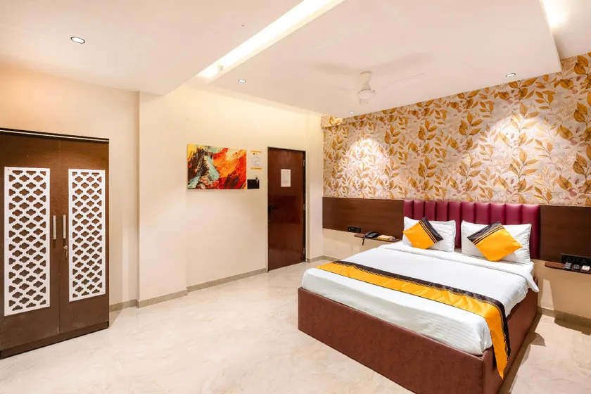 Itsy Hotels Lotus Executive - Image 1