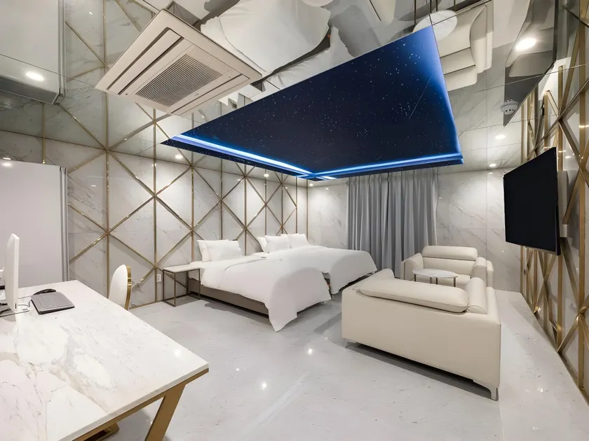 Amourex Hotel - Image 1