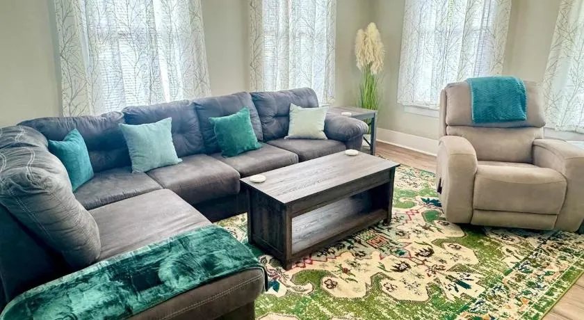 Bright & Airy 2BR 1BA Home Near The Riverfront - Image 1