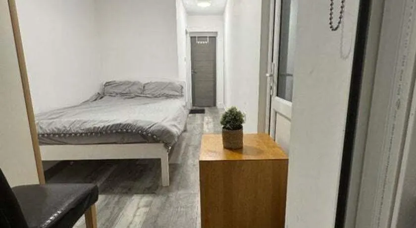 Homely stay in Dagenham - Image 1