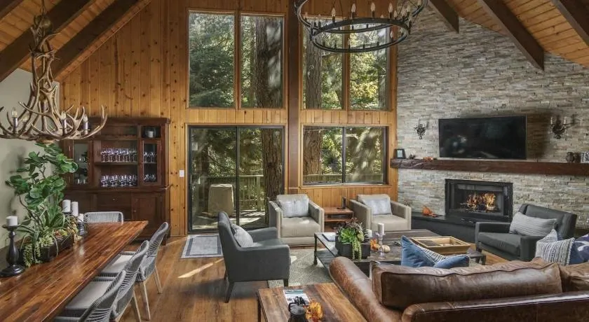 Treetop Cabin, Modern Luxe, 1700 sqft, Deck, View, Dogs, In Village, AC - Image 1
