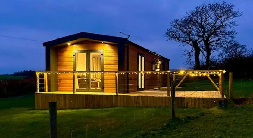 Tor Lodge, Oak Tree Lane - Image 1
