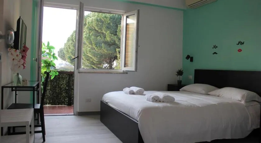 Roman Sunrise Rooms - Image 1