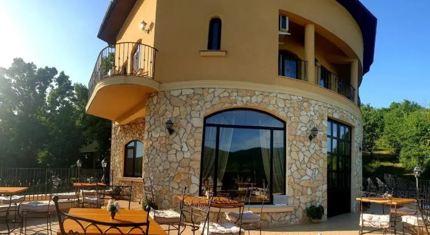 Pensiunea Casa Mircea & Restaurant - Image 1