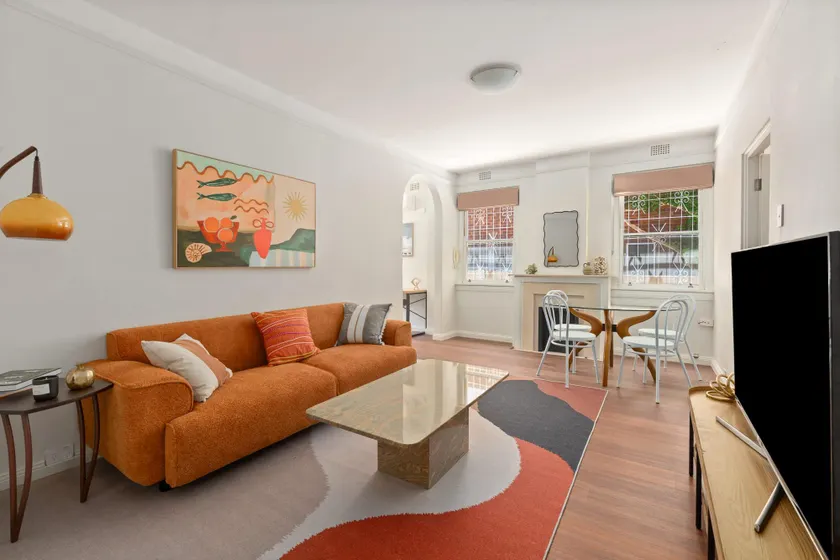 Sunlit Coastal Retreat in Prestigious Rose Bay - Image 1