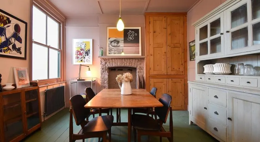 Stylish and cosy home close to Hastings Old Town - Image 1