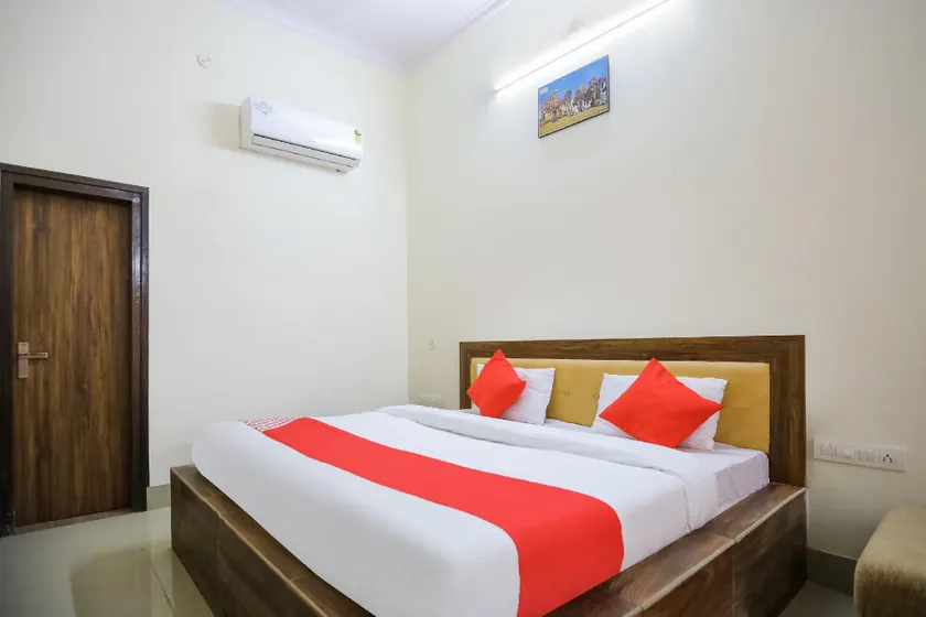OYO 35554 Prateek Paying Guest House - Image 1
