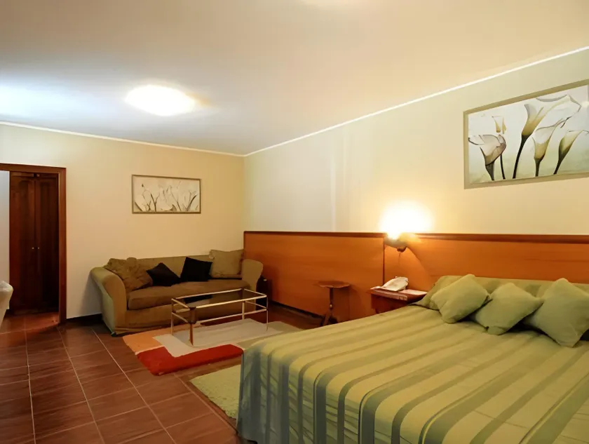 Hotel 1000 Ruza - Image 1