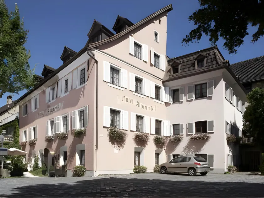 Gutwinski Hotel - Image 1