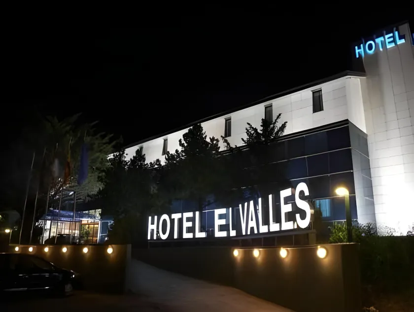 Hotel Restaurante El Valles 4 ESTRELLAS - Image 1