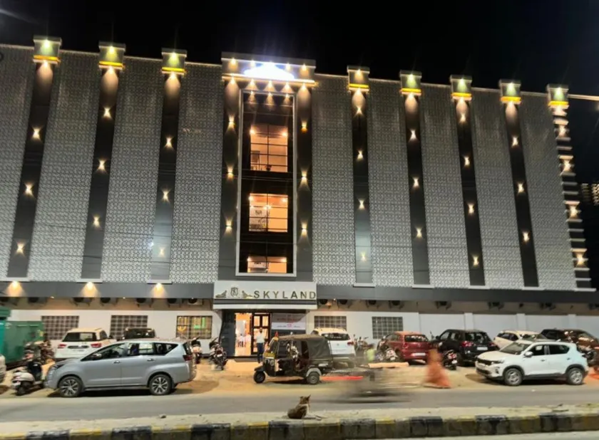 Hotel Sky Land - Image 1