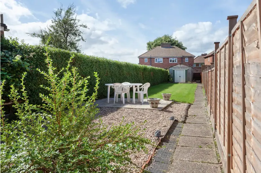 Charming 2-Bedroom House Ibstock, Leicester - Image 1