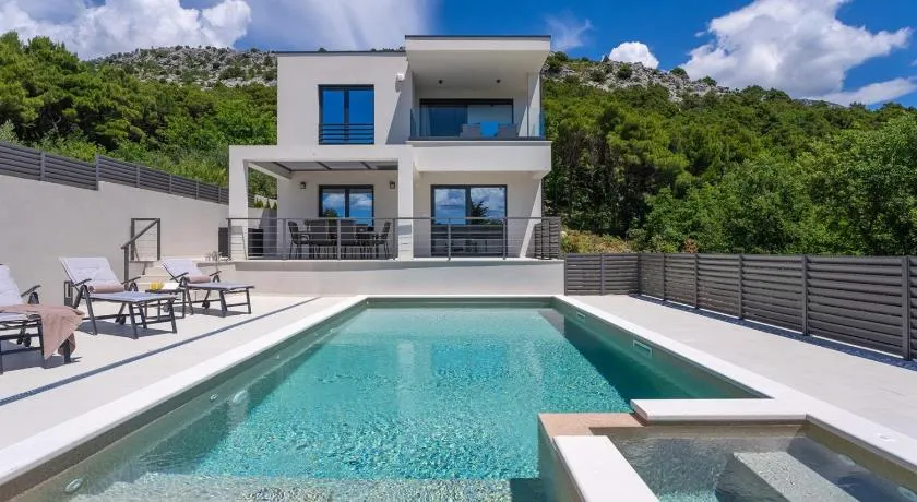NEUE Hillside Villa Paradise - Image 1