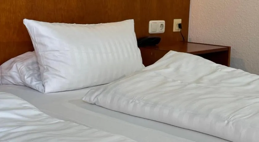 Hotel am Bergl - Image 1