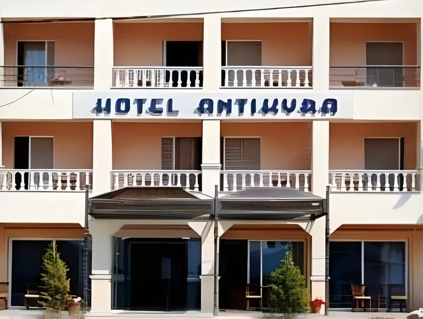 Antikyra Beach Hotel - Image 1